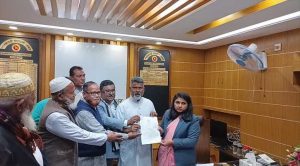 নওগাঁ-৩ আসনে বিএনপি মনোনীত প্রার্থী ফজলে হুদা বাবুলের মনোনয়নপত্র সংগ্রহ