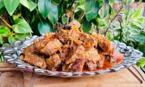 মজাদার কাজুবাদামযুক্ত গরুর মাংসের ঝাল রান্না