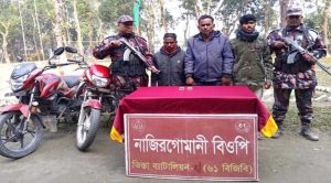 পাটগ্রাম সীমান্তে বিজিবি’র অভিযানে চিহ্নিত চোরাকারবারী আটক