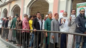 শান্তিপূর্ণভাবে ভোটগ্রহণ চলছে