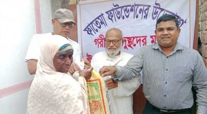 পীরগাছায় ফাতেমা ফাউন্ডেশনের ঈদ উপহার প্রদান