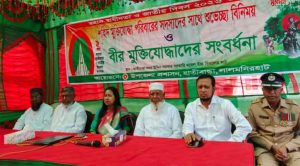 হাতীবান্ধায় বীর মুক্তিযোদ্ধাদের সংবর্ধনা ও আলোচনা সভা অনুষ্ঠিত