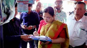 ডোমারে ভোজ্য তেলের মজুদের অভিযোগে ৩ প্রতিষ্ঠানে জরিমানা
