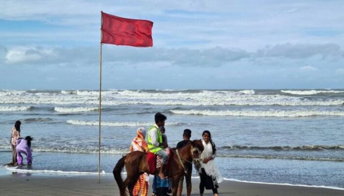 লঘুচাপ শক্তিশালী হচ্ছে, সমুদ্রবন্দরগুলোতে ৩ নম্বর সতর্কসংকেত