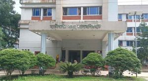 হাতীবান্ধায় পুলিশের উপর হামলা করে হাতকড়াসহ আসামি ছিনতাই