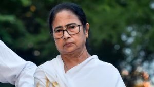 মুখ্যমন্ত্রীর পদ থেকে মমতাকে অব্যাহতি, মন্ত্রিসভা ভেঙে দিলো রাজ্যপাল