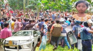 নন্দিনী হত্যার ঘটনায় উত্তাল আদিতমারী, ডিসির গাড়িসহ ৭টি যানবাহন ভাঙচুর