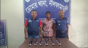 ডোমারে ২০ বোতল অবৈধ এস্কাপ সিরাপ সহ মাদক কারবারি গ্রেফতার