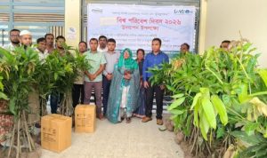 নওগাঁর নিয়ামতপুরে বিশ্ব পরিবেশ দিবস উপলক্ষে চারা বিতরণ
