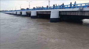 উজানের ঢলে হাতীবান্ধায় তিস্তা নদীর পানি বিপৎসীমার উপরে, নিম্নাঞ্চল প্লাবিত