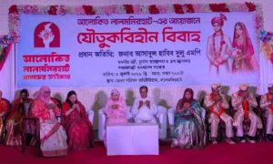 লালমনিরহাটে একই মঞ্চে যৌতুকবিহীন ৭ জুটির বিয়ে