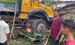 ডোমারে ট্রাকচাপায় নিভে গেল একই পরিবারের ৩ প্রাণ, নিহত ৪