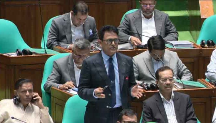 ক্ষতিগ্রস্ত শিক্ষার্থীদের পুনঃপরীক্ষা নেওয়া হবে, শিক্ষামন্ত্রীর আশ্বাস