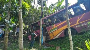 গোপালগঞ্জে মর্মান্তিক দুর্ঘটনা: বাস-ট্রাক সংঘর্ষে নিহত ৩