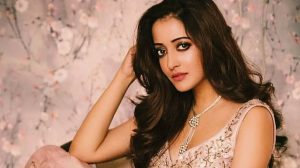 আবার হাওয়া বদল দিয়ে ফিরেছেন রাইমা সেন