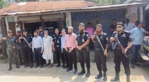 লালমনিরহাটে যৌথ ভ্রাম্যমাণ আদালতের অভিযান, ৩ প্রতিষ্ঠানকে ২০ হাজার টাকা জরিমানা