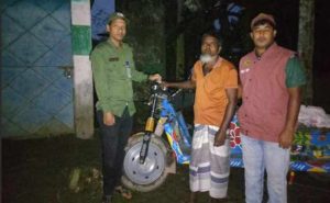 অসহায় চালকের চুরি হওয়া ভ্যান উদ্ধার করে দিলো আনসার ও ভিডিপি