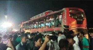 বৃষ্টির মধ্যে নিয়ন্ত্রণ হারিয়ে উল্টে গেল যাত্রীবাহী বাস, রংপুরে বহু হতাহত